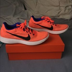 Women’s Nike shoe
